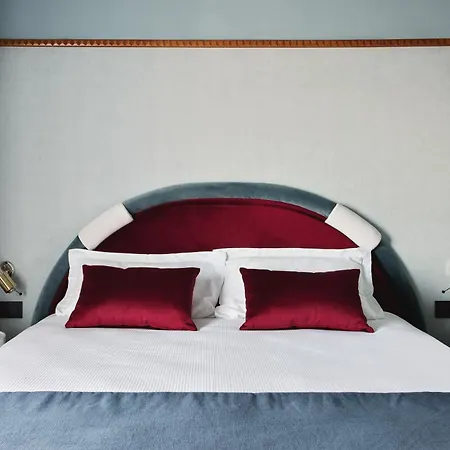Mercedes 4* Paris
