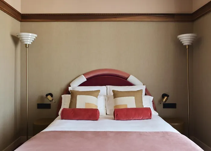 Mercedes 4* Paris