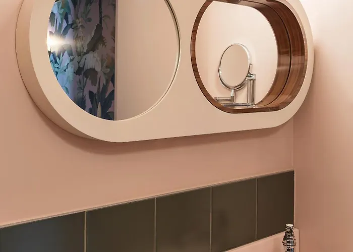 Mercedes Hotel Paris