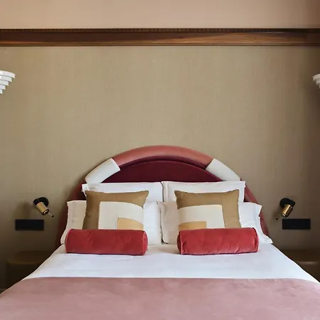 Mercedes 4* Paris