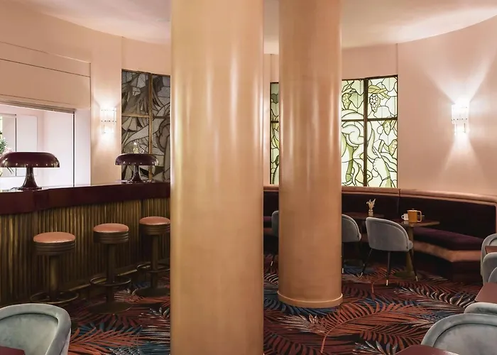 Mercedes فندق باريس