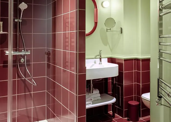 Mercedes فندق 4*