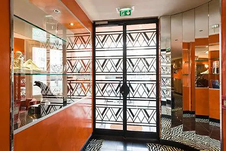 Mercedes فندق 4*