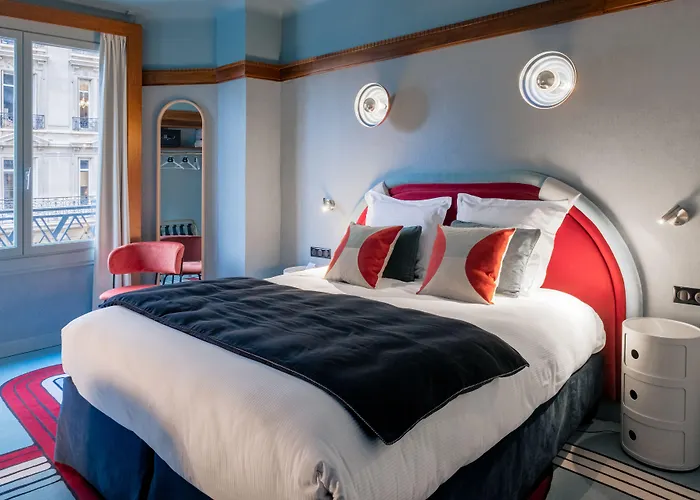 Mercedes فندق باريس