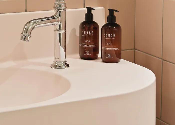 Mercedes فندق 4*